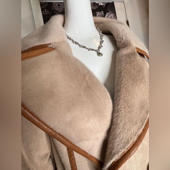 MAREI 1998
Sweet Pea Sand Reversible Bonded Faux Suede & Faux Fur Coat - Picture 14 of 16